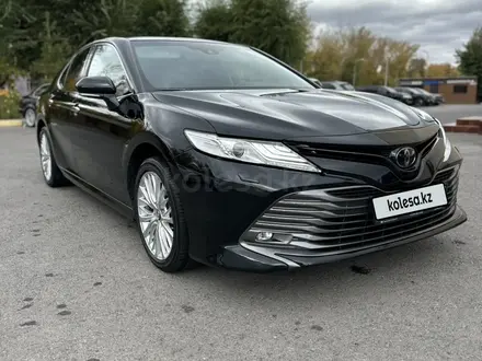 Toyota Camry 2019 года за 14 200 000 тг. в Караганда