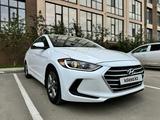 Hyundai Elantra 2018 годаfor7 600 000 тг. в Астана – фото 2