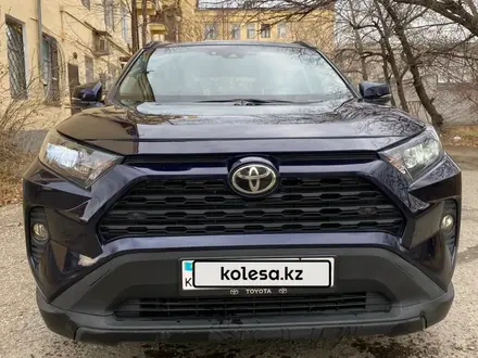 Toyota RAV4 2021 года за 16 500 000 тг. в Семей