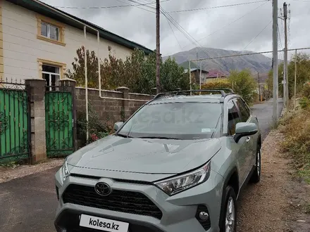 Toyota RAV4 2021 года за 14 500 000 тг. в Алматы – фото 2