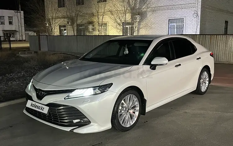 Toyota Camry 2020 года за 15 200 000 тг. в Атырау