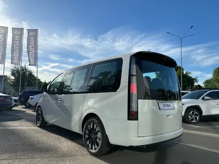 Hyundai Staria 2024 года за 26 390 000 тг. в Петропавловск – фото 2