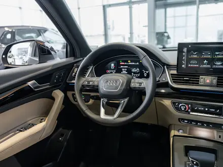 Audi Q5 2023 года за 36 630 000 тг. в Алматы – фото 22