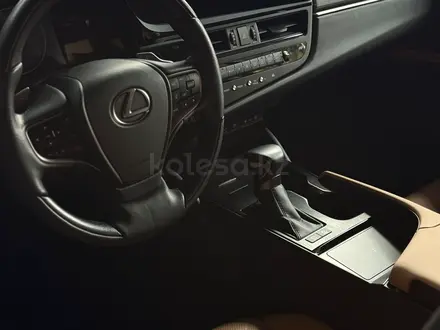 Lexus ES 300h 2025 года за 33 500 000 тг. в Шымкент – фото 2