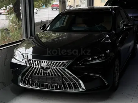 Lexus ES 300h 2025 года за 33 500 000 тг. в Шымкент – фото 4