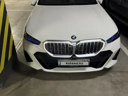 BMW 530 2024 года за 38 000 000 тг. в Алматы – фото 3