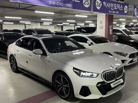 BMW 530 2024 года за 38 000 000 тг. в Алматы – фото 19