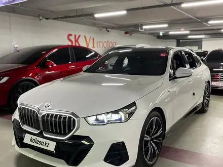 BMW 530 2024 года за 38 000 000 тг. в Алматы – фото 21