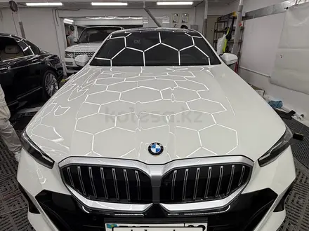 BMW 530 2024 года за 38 000 000 тг. в Алматы – фото 4