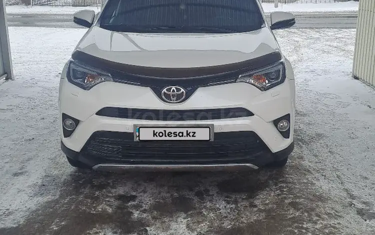 Toyota RAV4 2017 года за 11 000 000 тг. в Семей