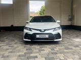 Toyota Camry 2023 годаfor17 000 000 тг. в Тараз – фото 2