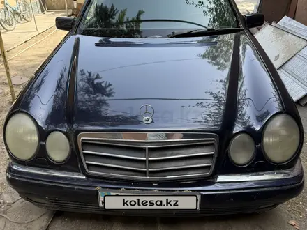 Mercedes-Benz E 230 1996 года за 2 000 000 тг. в Талдыкорган