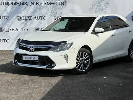 Toyota Camry 2017 года за 11 190 000 тг. в Шымкент