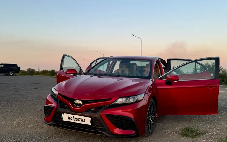 Toyota Camry 2022 года за 14 000 000 тг. в Алматы