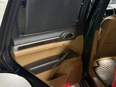 Porsche Cayenne 2012 года за 16 500 000 тг. в Алматы – фото 12