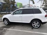 Volkswagen Touareg 2008 года за 8 200 000 тг. в Алматы – фото 3