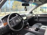 Volkswagen Touareg 2008 года за 8 200 000 тг. в Алматы – фото 4