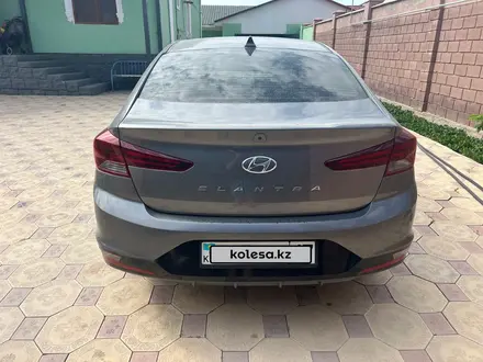 Hyundai Elantra 2019 года за 8 400 000 тг. в Шымкент – фото 2