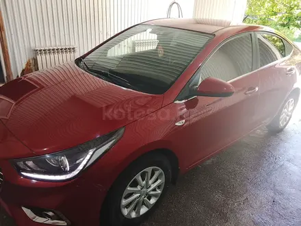 Hyundai Accent 2018 года за 6 300 000 тг. в Усть-Каменогорск