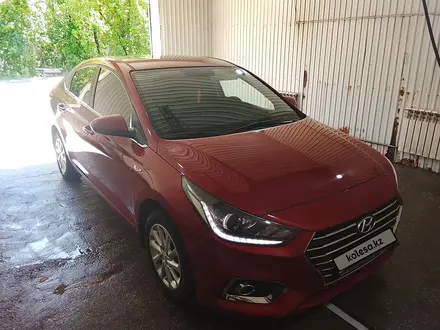 Hyundai Accent 2018 года за 6 300 000 тг. в Усть-Каменогорск – фото 2