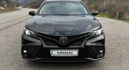 Toyota Camry 2021 года за 15 500 000 тг. в Алматы – фото 2