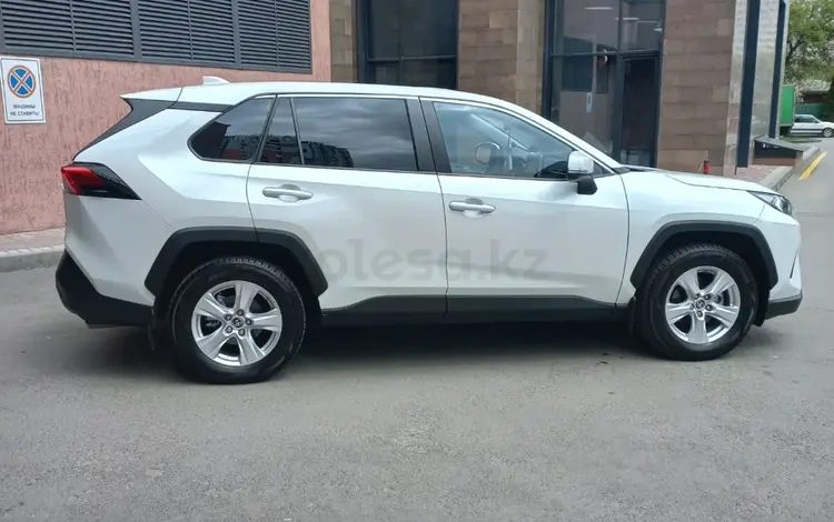 Toyota RAV4 2020 года за 15 000 000 тг. в Алматы