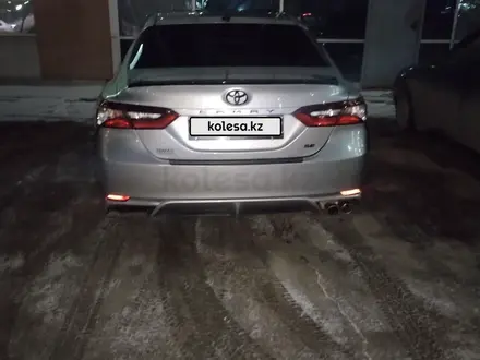 Toyota Camry 2021 года за 13 500 000 тг. в Актобе