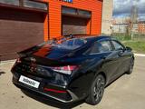 Hyundai Elantra 2023 года за 9 200 000 тг. в Петропавловск – фото 2