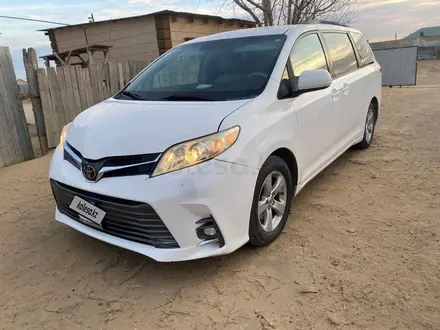 Toyota Sienna 2013 года за 9 000 000 тг. в Атырау – фото 2