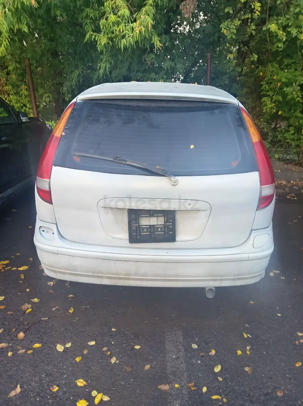 Nissan Tino, 2001