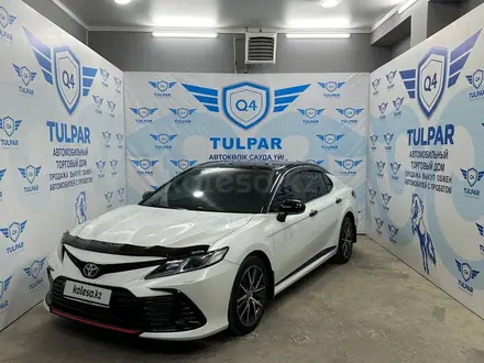 Toyota Camry 2021 года за 17 490 000 тг. в Тараз – фото 2