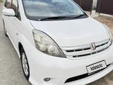 Toyota Isis 2010 года за 3 600 000 тг. в Атырау – фото 2
