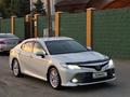 Toyota Camry 2019 года за 14 300 000 тг. в Актобе – фото 4