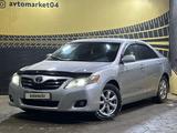 Toyota Camry 2010 года за 7 590 000 тг. в Актобе