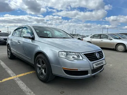 Volkswagen Passat 2005 года за 3 700 000 тг. в Уральск – фото 3