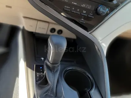Toyota Camry 2022 года за 18 500 000 тг. в Астана – фото 14