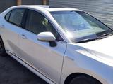 Toyota Camry 2022 годаүшін18 500 000 тг. в Астана – фото 2