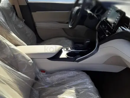 Toyota Camry 2022 года за 18 500 000 тг. в Астана – фото 19