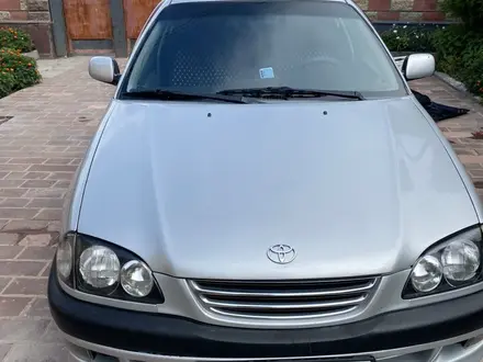 Toyota Avensis 2000 года за 3 000 000 тг. в Тараз – фото 2