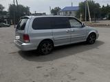 Kia Carnival 2002 года за 2 800 000 тг. в Алматы – фото 2