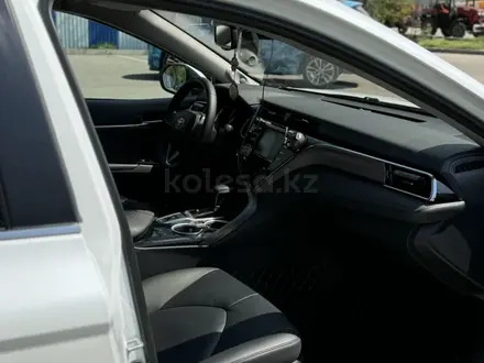 Toyota Camry 2021 года за 12 000 000 тг. в Алматы – фото 14