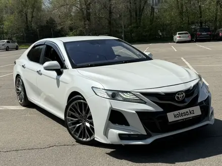 Toyota Camry 2021 года за 12 000 000 тг. в Алматы