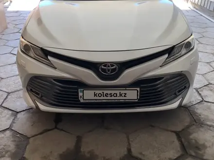 Toyota Camry 2019 года за 15 500 000 тг. в Тараз – фото 2