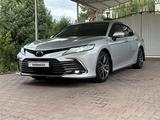 Toyota Camry 2021 года за 21 200 000 тг. в Алматы – фото 4