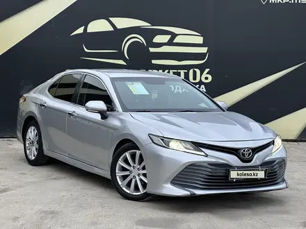 Toyota Camry 2018 года за 10 690 000 тг. в Атырау – фото 3