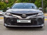 Toyota Camry 2020 года за 12 500 000 тг. в Шымкент – фото 2