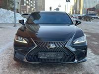 Lexus ES 250 2018 годаfor17 900 000 тг. в Астана