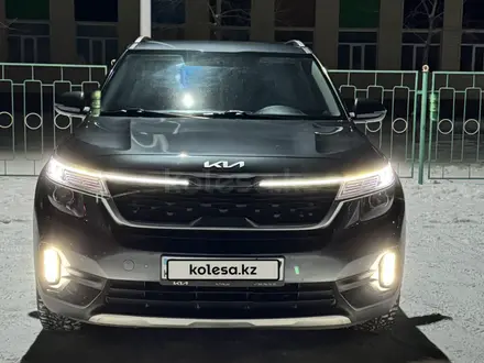 Kia Seltos 2022 года за 11 750 000 тг. в Уральск – фото 2