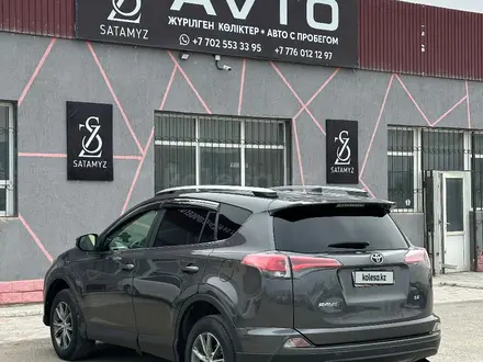 Toyota RAV4 2017 года за 7 600 000 тг. в Актау – фото 2
