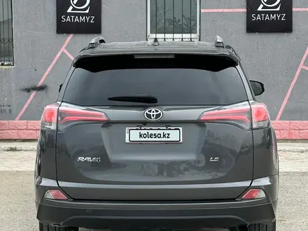 Toyota RAV4 2017 года за 7 600 000 тг. в Актау – фото 3
